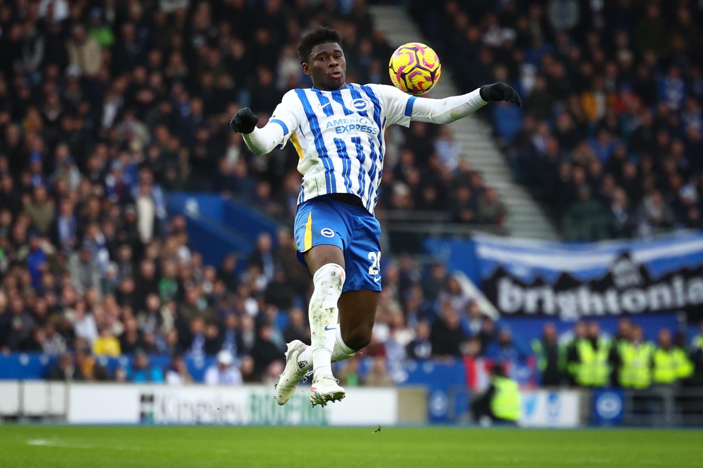 电讯报:布莱顿对巴莱巴估值超1亿镑,曼联预算紧张转会可能不大