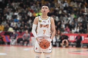 今天还没开！原帅首节4中0颗粒无收 上一场飚中9记三分