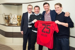 Kaiyun中国官网-图片报:穆勒&拜仁就续短约开玩笑,分手谈判后在球衣上印7月25日