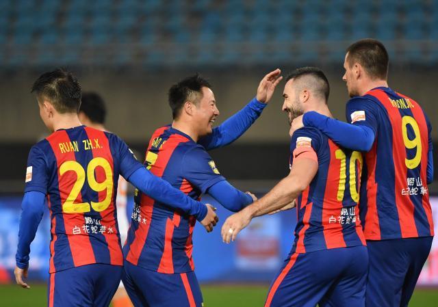 亚历山德里尼两球难救主 青岛队提前准备附加赛？