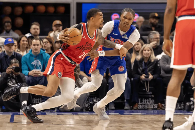 开云网页版中国官网-船记：约翰-科林斯不随队出征两连客，将至少再缺席3场比赛