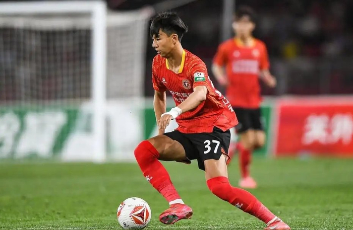 Kaiyun中国官网-英超青训再添中国锋线！18岁张家鸣身披9号，先外租后回归|伯恩利|塞尔维亚|U21|徐彬|梯队_新浪体育_新浪新闻