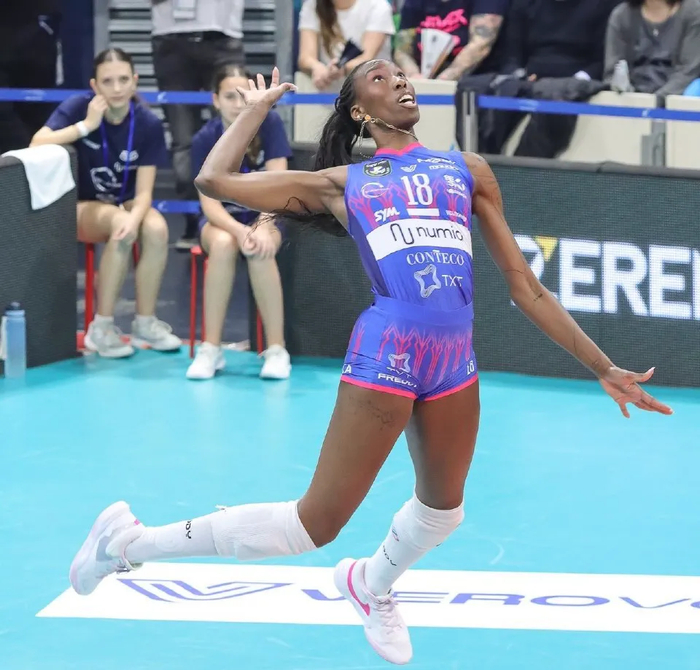 开云登录入口-米兰女排主场遭逆转，埃格努空砍38分，马尔科娃封神加冕MVP|AC米兰|瓦基弗银行|扣球|欧冠|比赛_新浪体育_新浪新闻