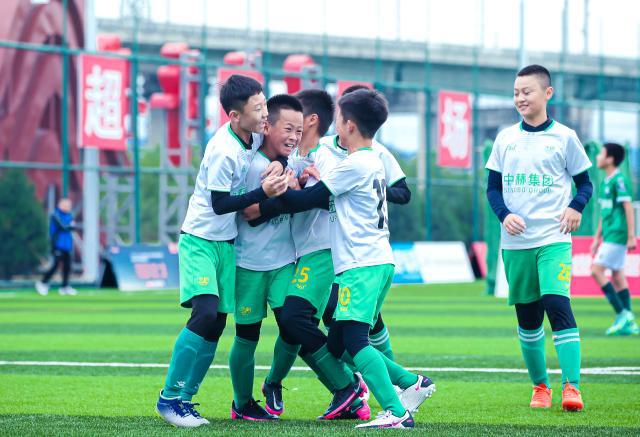 Kaiyun中国官网-降温降雨挡不住少年绿茵热情 北京百队杯落下帷幕