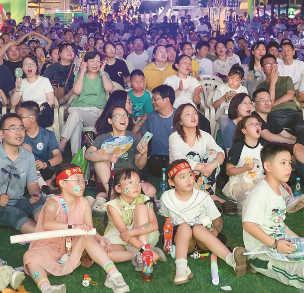 开云登录入口-天下文枢，享受狂欢—— “苏超”让南京另一面破壁而出|足球|江苏省城市足球联赛|江苏足球联赛|球迷|球员_新浪体育_新浪新闻