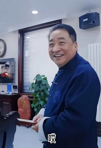 开云登录入口-75岁姜昆近况曝光，与46岁单身爱女相依为命，晚年日子太让人羡慕